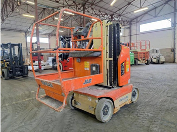 Vertical mast lift JLG