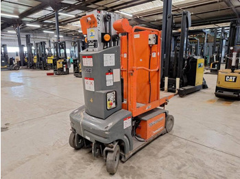 Vertical mast lift JLG