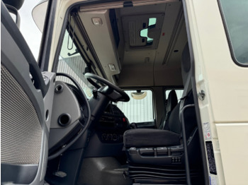 Interior photo 1: Dropside/ Flatbed truck DAF XF 410 FA 4x2 XF 410 FA 4x2, Fahrschule, 2x AHK, 6 Sitze