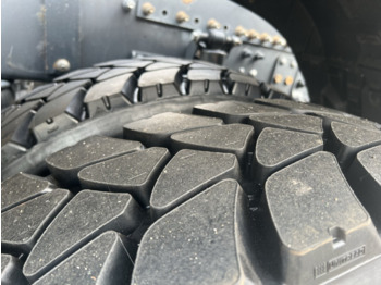 Tractor unit FH16 750 8x4 FH16 750 8x4, Retarder, Globetrotter, Vorlauflift/-lenk, Schwerlast 180T: picture 3 Tractor unit FH16 750 8x4 FH16 750 8x4, Retarder, Globetrotter, Vorlauflift/-lenk, Schwerlast 180T: picture 3