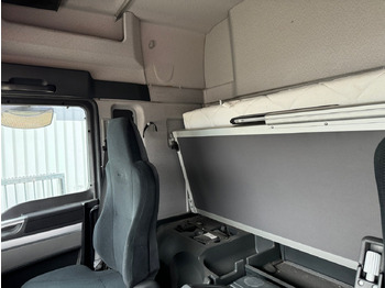Interior photo 1: Truck MAN TGX 18.360 4x2 LL TGX 18.360 4x2 LL, XLX-Fahrerhaus Interior photo 1: Truck MAN TGX 18.360 4x2 LL TGX 18.360 4x2 LL, XLX-Fahrerhaus