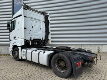Tractor unit Mercedes-Benz Actros 1845 / Euro 5 / 2 Tanks / 2 In Stock: picture 3