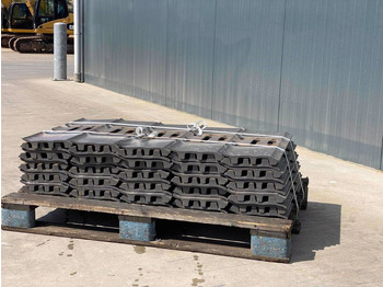 New Frame/ Chassis for Construction machinery JCB JS240 / JS260 / JS300 Shoes/Pads: picture 5 New Frame/ Chassis for Construction machinery JCB JS240 / JS260 / JS300 Shoes/Pads: picture 5