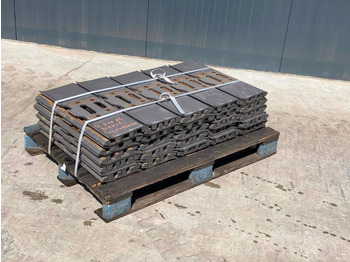 New Frame/ Chassis for Construction machinery JCB JS240 / JS260 / JS300 Shoes/Pads: picture 3 New Frame/ Chassis for Construction machinery JCB JS240 / JS260 / JS300 Shoes/Pads: picture 3