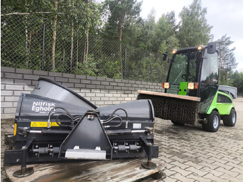 Compact tractor