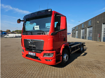 Cab chassis truck MAN TGM