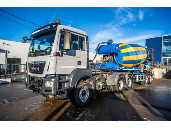 Concrete mixer truck LIEBHERR
