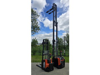 Stacker TOYOTA