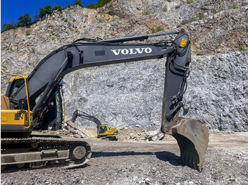 Crawler excavator Volvo EC220D: picture 4
