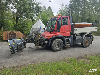 Snow removal vehicle UNIMOG