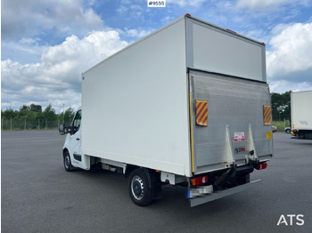 Closed box van Renault Master with tail lift: picture 4