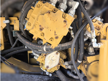 Asphalt paver 2010 CATERPILLAR AP-655D: picture 3