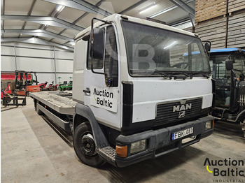 Autotransporter truck MAN 8.224