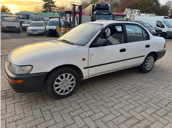 Sedan TOYOTA