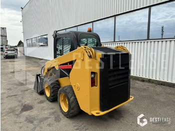 Skid steer loader Caterpillar 236D: picture 2