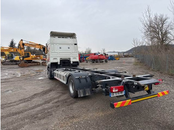 Container transporter/ Swap body truck DAF XF450: picture 2