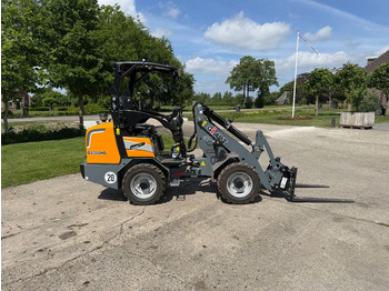 Compact loader GIANT