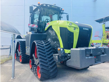 Farm tractor CLAAS Xerion 5000
