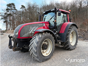 Farm tractor VALTRA T202