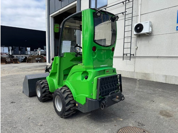 Compact loader Avant R 28 Vähän ajettu: picture 3