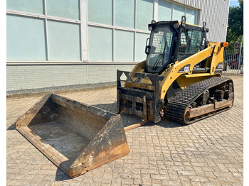 Skid steer loader CATERPILLAR
