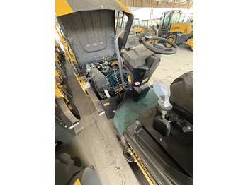 Mini roller XCMG XD140VT 4ton small Light Diesel Vibratory Road Roller: picture 4 Mini roller XCMG XD140VT 4ton small Light Diesel Vibratory Road Roller: picture 4