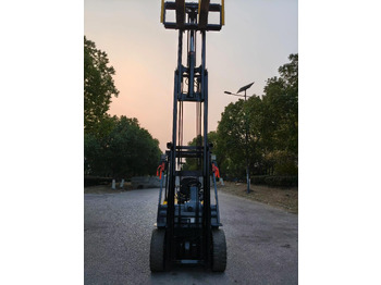 Diesel forklift TCM FD35, FD30 Forklift with ISUZU Engine: picture 3