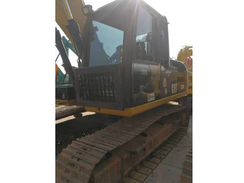 Crawler excavator 2018 Caterpillar 320D: picture 4