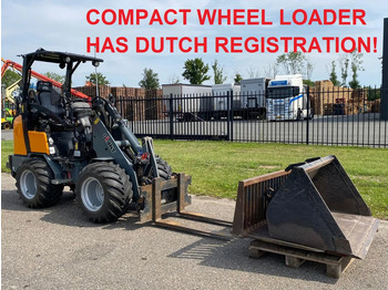 Compact track loader GIANT