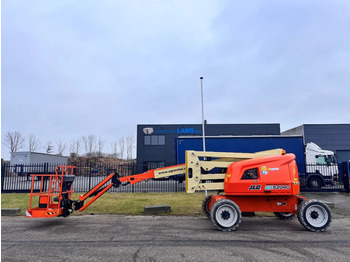 Articulated boom JLG