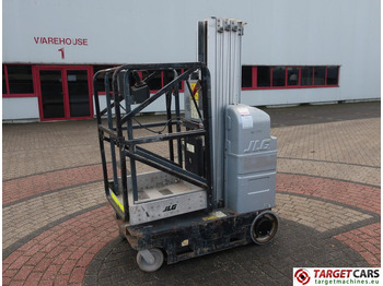 Vertical mast lift JLG