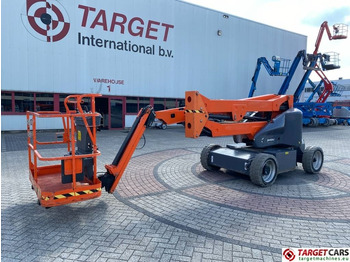 Articulated boom JLG