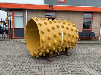 Road roller CATERPILLAR CS12