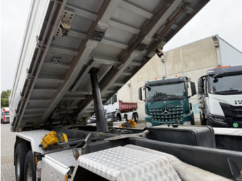 Tipper Mercedes-Benz Arocs 3246K 8X4 Meiller: picture 2
