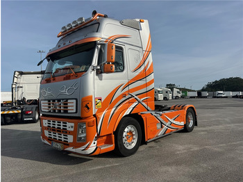 Tractor unit VOLVO FH16