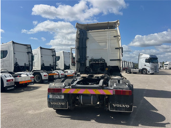 Tractor unit Volvo FH12-37: picture 4