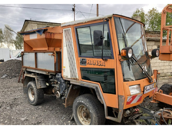 Snow removal vehicle