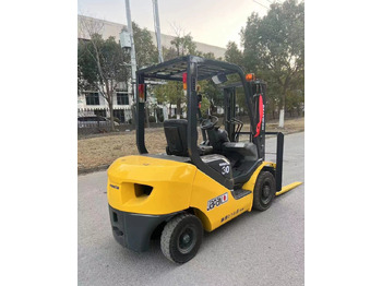 Diesel forklift Komatsu 30 30: picture 2