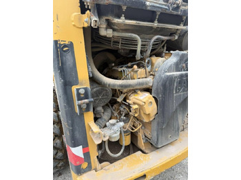 Skid steer loader CAT 216: picture 3