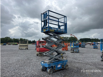 Scissor lift GENIE