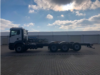 New Cab chassis truck MAN TGS 35.480 8x4 TRIDEM: picture 3