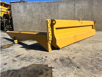 Tail lift CATERPILLAR
