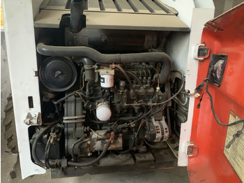 Skid steer loader BOBCAT S300: picture 5