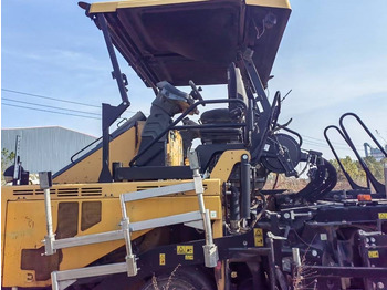 Asphalt paver CATERPILLAR AP655F