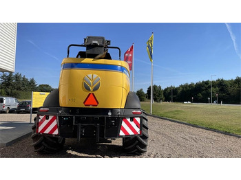 Forage harvester New Holland FR650 T4B: picture 3