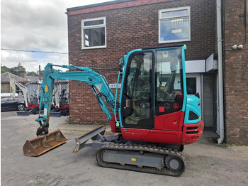 Mini excavator Takeuchi TB230: picture 3