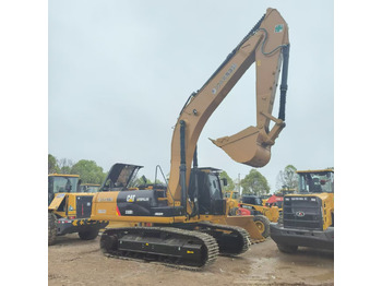 Crawler excavator CATERPILLAR 330D2: picture 3