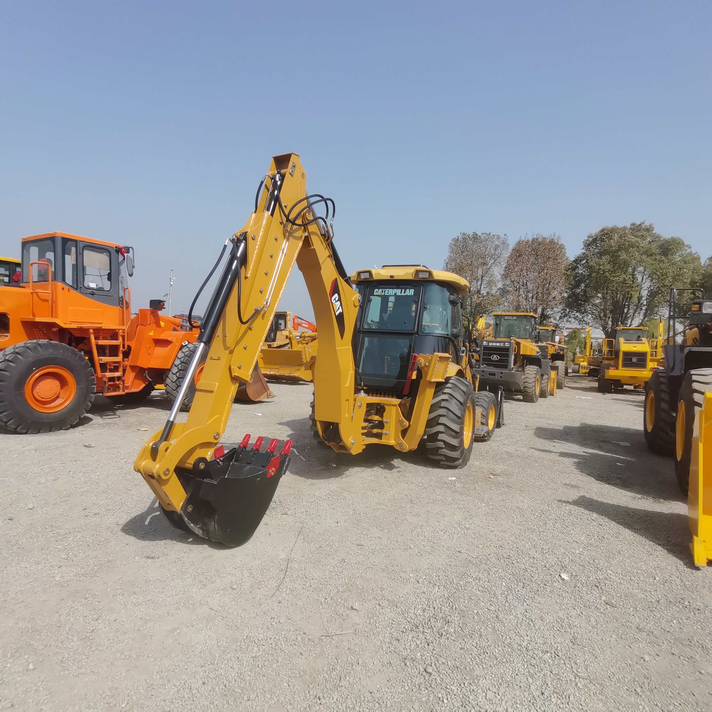 New Backhoe loader CATERPILLAR 420F: picture 2