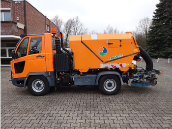 Tipper van