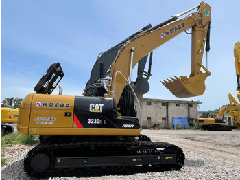 Crawler excavator CATERPILLAR 323D2L